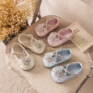 Glitter prinsessenschoenen voor meisjes met sprankelende strass strik en kruisbandjes.