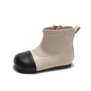 Elegante zweifarbige Mädchen Stiefeletten mit Kontrastkappe, weicher Sohle und Reißverschluss.