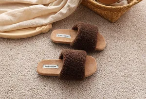 Pantoufles pelucheuses marron pour enfants femmes bout carre plat sandales douillettes chaussures.
