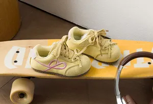 Zapatillas casuales para niños con lazo y diseño de logotipo bordado para otoño zapatos