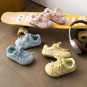 Modieuze kindersneakers met strik, comfortabele zachte vrije tijdschoenen voor meisjes.