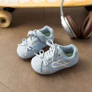 Kinder casual sneakers met strik en zachte zolen, stijlvolle schoenen voor de mooie lente.