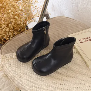 Botines negros con punta dividida para niñas, botas cortas estilo coreano suela suave.