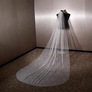 Meraviglioso ed elegante velo da sposa bianco brillante con glitter dorati per nozze
