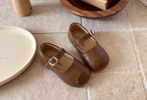 French style girls leather shoes detail, cute brown soft sole flat princess shoes for kids.