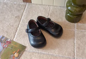 Kleinkind schwarze Mary Jane Schuhe Detailansicht, süße weiche Sohle Kinder Prinzessin Leder schuhe.
