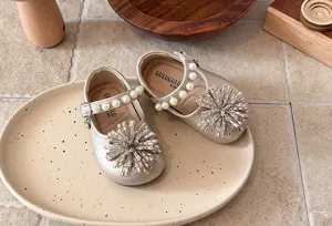 Cute girls pearl rhinestone leather shoes, elegant princess single shoes for spring parties.