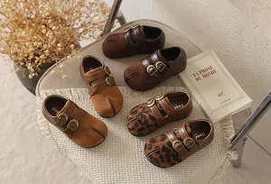 Zapatos retro de piel para niños con punta hendida, bonitos Mary Jane suaves con doble correa.