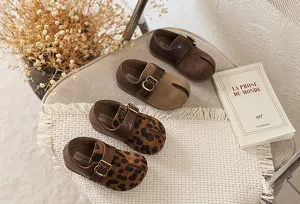 Παιδικά παπούτσια στυλ Birkenstock με σπαστό δάχτυλο, χαριτωμένο λεοπάρ print και μαλακή σόλα.