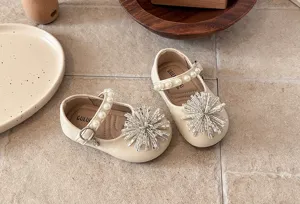 Toddler baby girl flat shoes with pearl strap and crystal flower detail for cute spring style.