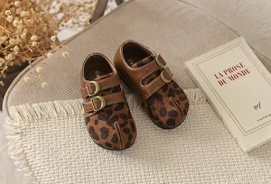 Zapatos de cuero retro para niñas con punta dividida, Mary Jane de leopardo con doble hebilla suave.
