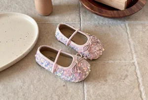 Chaussures plates Mary Jane à paillettes roses pour filles avec nœud mignon détail.