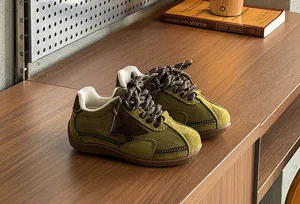Retro kids casual sneakers with star detail, comfortable soft sole retro sport shoes for autumn.