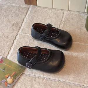 Klassische schwarze Mädchen Mary Jane Schuhe mit Pünktchen-Futter, retro weiche flache Kinderschuhe.