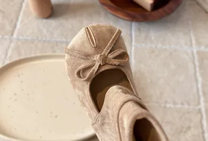 Kids beige suede split-toe bow boots, fashionable children mid-tube boots for spring autumn.