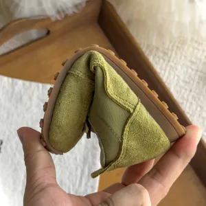 Chaussures de sport souples pour enfants, daim vert olive, semelle en caoutchouc.