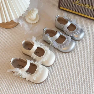 Scarpe in pelle vintage stile coreano per bambine con volant in pizzo e perle.