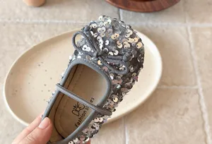 Chaussures Mary Jane à paillettes scintillantes pour bébés, nœud mignon, semelle souple confort.