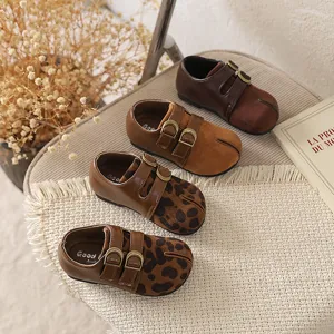 Zapatos de cuero retro para niños con punta dividida, bonitos Mary Jane de doble hebilla.