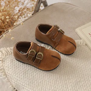 Zapatos retro de cuero para niños con punta dividida y elegantes hebillas dobles para niñas.