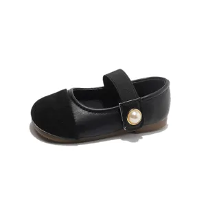 Ballerines plates noires en cuir pour filles, joli bout en daim avec bride perlée.
