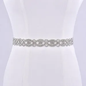 Cintura da sposa in strass accessorio per abito da matrimonio con applicazioni di cristalli.