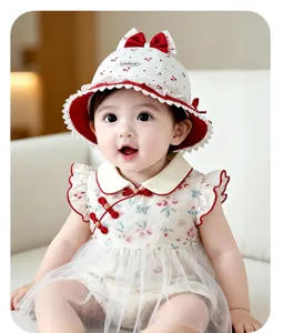 Delizioso cappello da pesca per neonata con stampa floreale bordo in pizzo e fiocco morbido.