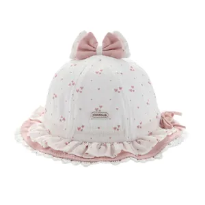 Carino cappellino da sole per neonata con cuori rosa, fiocco e bordo in pizzo.
