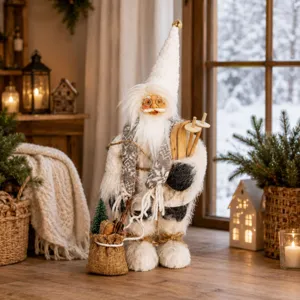 Muñeco de Papá Noel de peluche de pie con esquís para decoración navideña festiva.