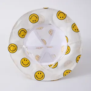 Cappello estivo traspirante da neonato con stampa smiley gialla, fodera in rete e sottogola.