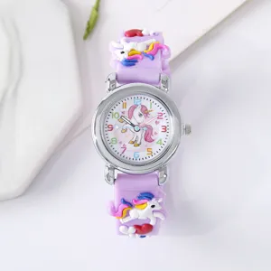 Kinder Quarzarmbanduhr mit Einhorn Motiv, lila Silikonarmband, schoenes Schueleraccessoire.