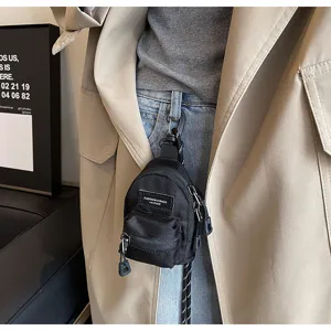 Mini-Canvas-Rucksack-Anhänger für Lippenstift und Kopfhörer, trendiges Nischen-Modedesign.