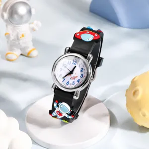Details zur Kinder Quarzuhr mit schwarzem 3D Astronauten Armband und Zifferblatt.