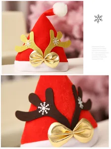 Kerstmuts met gouden rendiergeweien en strik, feestelijke vakantiedecoratie voor volwassenen.