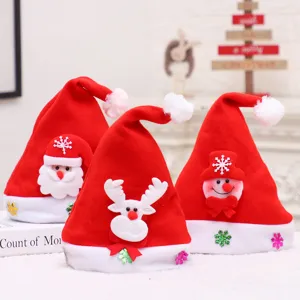 Festieve kerstmutsen set met schattige kerstman, sneeuwman en rendier ontwerpen voor feest.