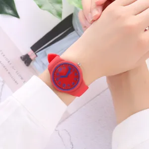 Women red silicone quartz watch candy color casual student wrist watch stylish accessory