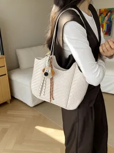 Elegante gewebte Damentasche große Kapazität lässige Schultertasche mit niedlichem Welpenanhänger