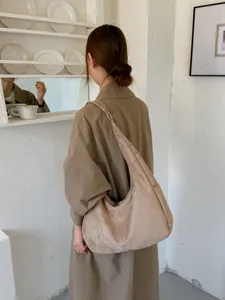 Retro suade slouchy schoudertas voor dames, grote minimalistische hobo shopper tas voor dagelijks.