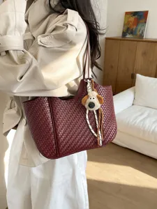 Stilvolle Damen Leder Geflochtene Shopper Tasche mit Hundeanhänger, große Umhängetasche.
