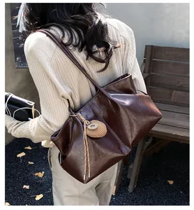 Retro brown large tote bag for women, casual commuting soft leather shoulder bag with chic charm.