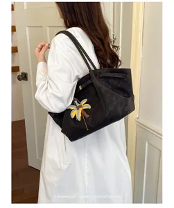 Large capacity retro shoulder tote bag for women, stylish casual underarm bag for daily commute.