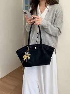 Women's large capacity retro shoulder tote bag for daily commute and stylish casual wear.