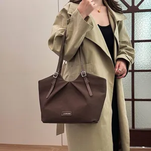 Borsa shopper marrone grande capacità da donna borsa a spalla casual con fibbie metallo