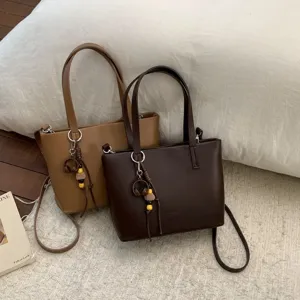 Borsa a Secchiello da Donna Moda in Pelle PU Tote Borsa a Mano Casual Commuter Singola Spalla Tracolla con Ciondolo