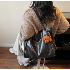 Large capacity black leather shoulder tote bag for women, stylish commuting handbag.