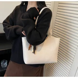 Minimalist autumn and winter retro commute tote bag, large capacity stylish shoulder bag.