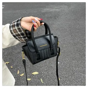 Bolso de mano negro trenzado con asa y correa, elegante bolso de hombro para mujer.