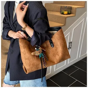Large capacity suede diamond tote bag for women, vintage commuting shoulder bag with cute bear.