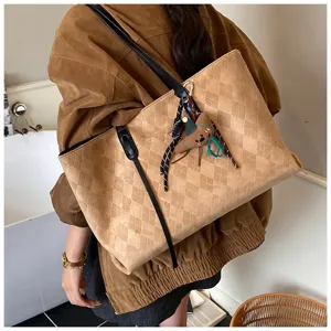 Vintage large suede diamond tote bag for women, stylish patchwork shoulder bag for daily work.