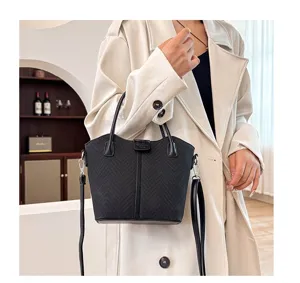 Stylish women's black top handle crossbody bag, casual daily shoulder tote for autumn.